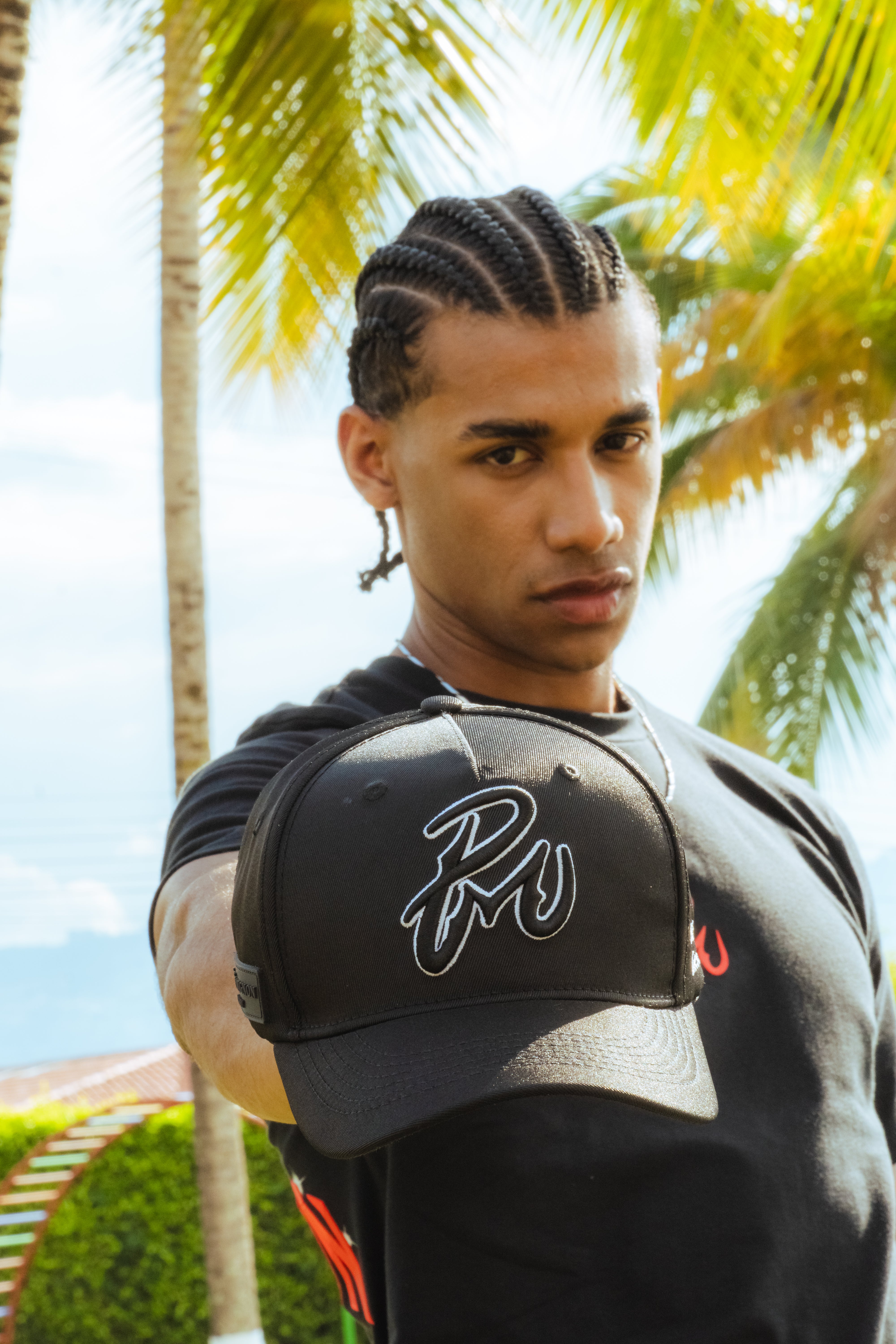 Tempting First Cap Black